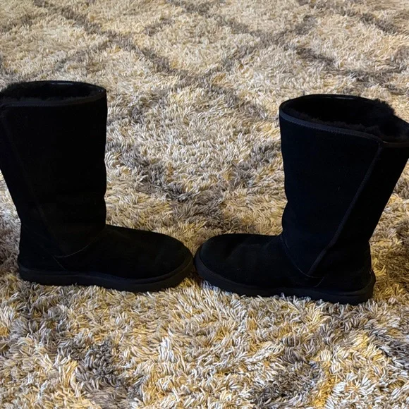 UGG Black Suede Boots with Fur Lining - Picture 5 of 7
